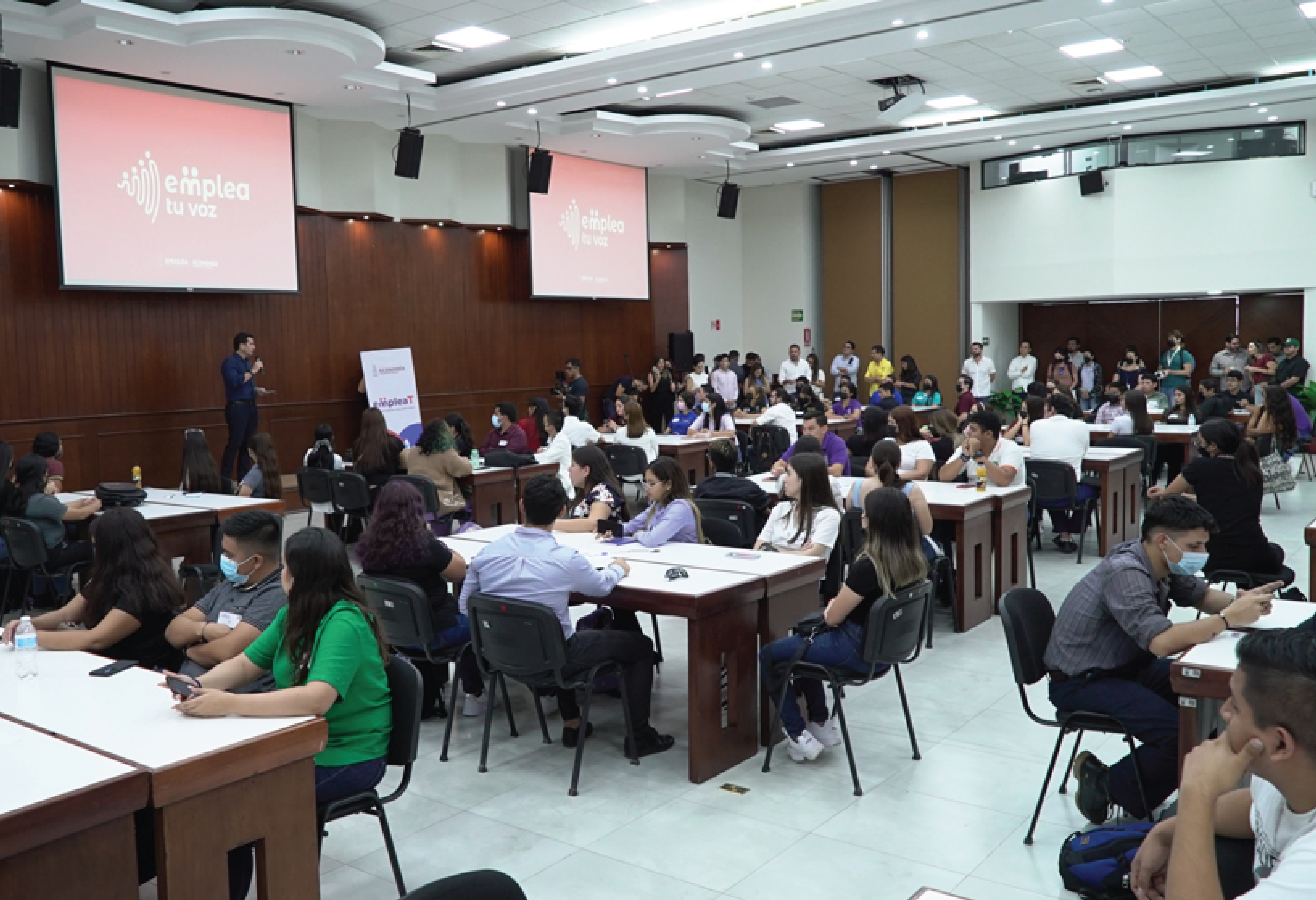 Exitosa participación de estudiantes de Upes en el Ideatón “Emplea tu voz”, organizado por SEDECO. 